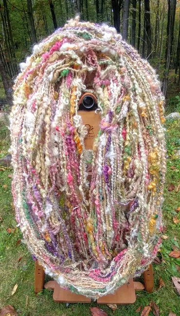 Handspun Art Yarn / 手纺艺术纱 · Yarn / 纱线本体